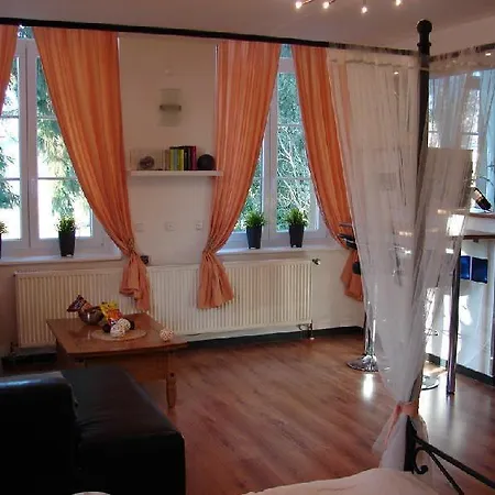 Ferienwohnung-schulsaal * Orlenbach